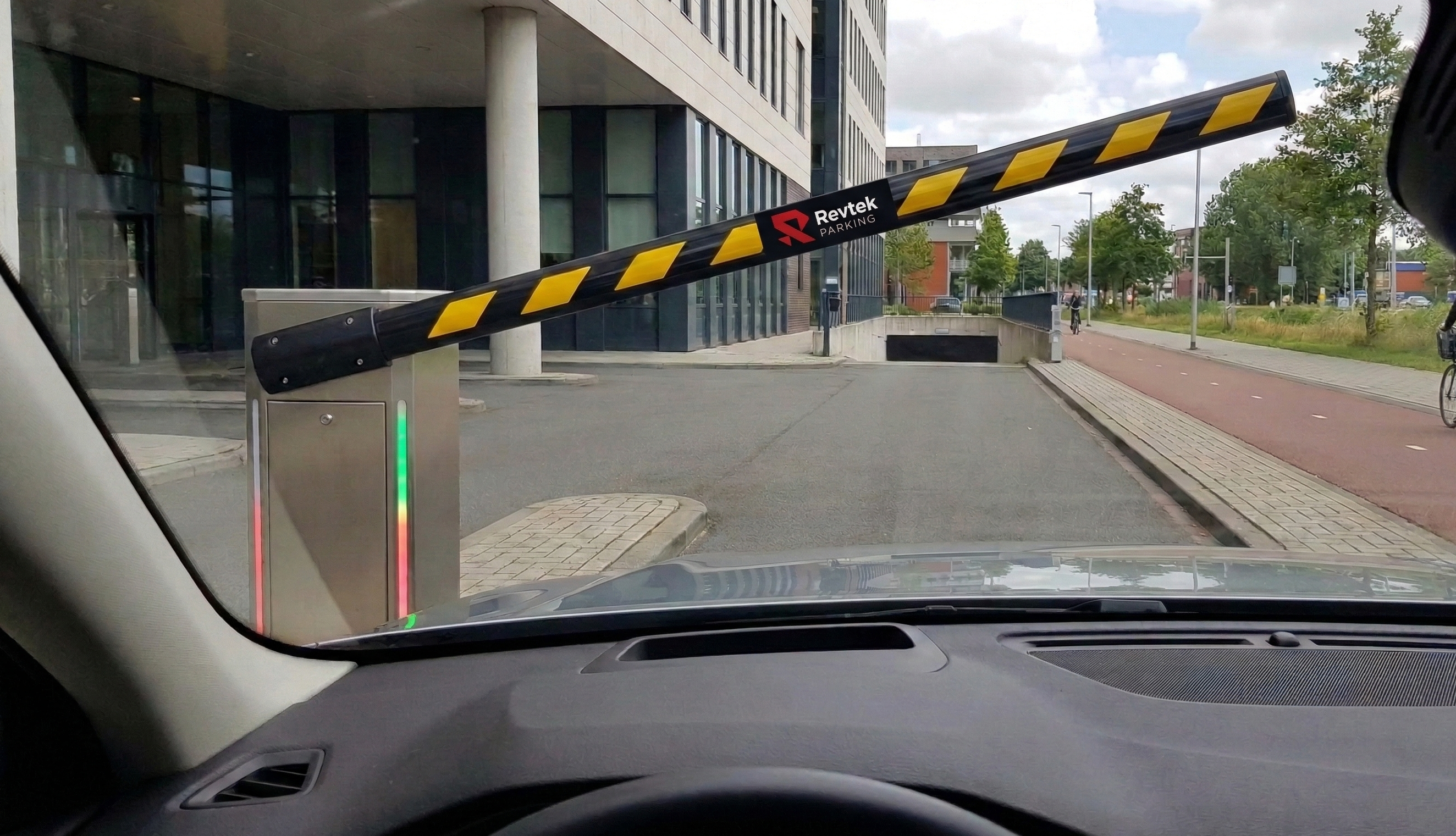 Slagboom opent automatisch